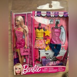 Mattel 2011 Fashionistas Fab Life Barbie Doll Set X4861 New